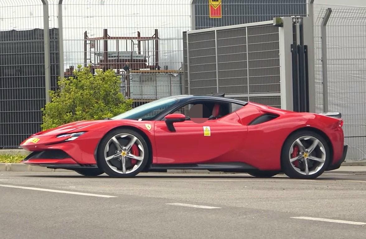 ferrari sf90 stradale stabilimento lamborghini