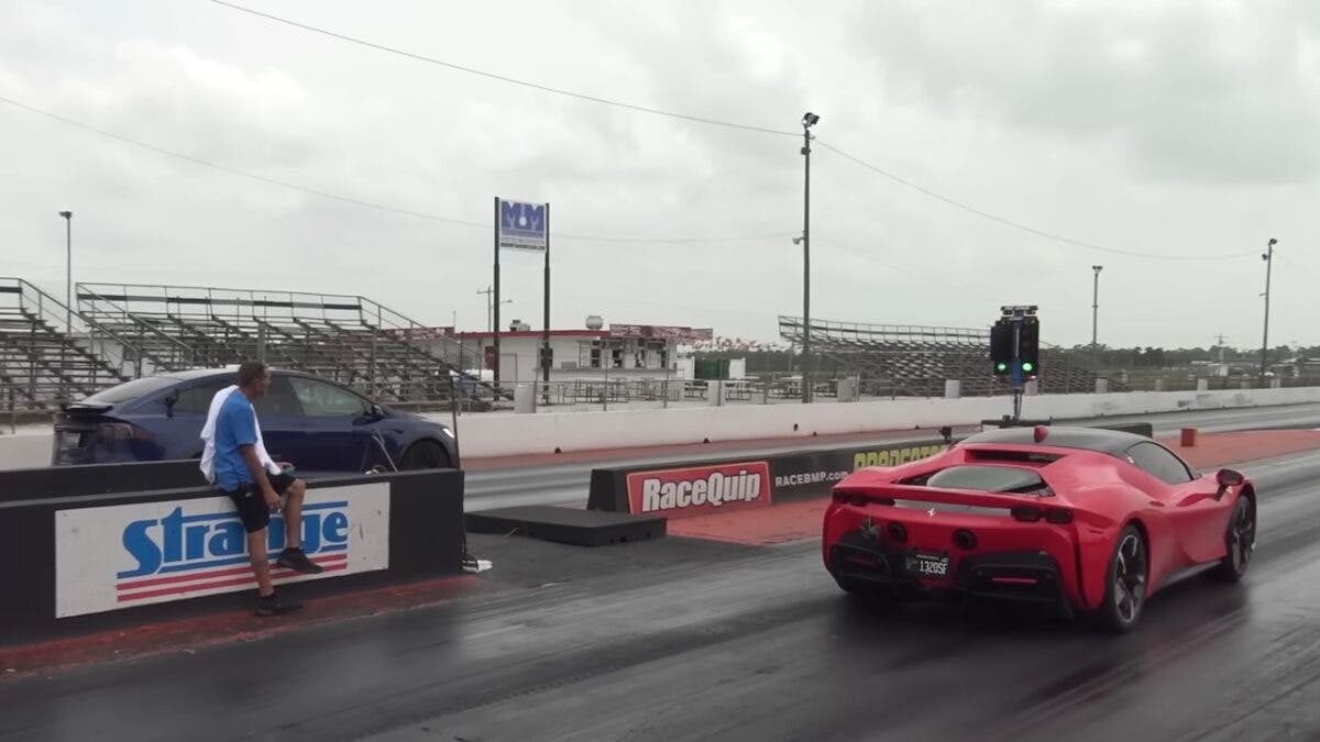 Ferrari SF90 Stradale Tesla Model X Plaid