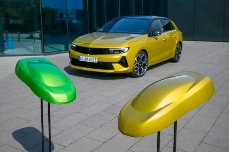 Opel Astra Hybrid Kult Yellow