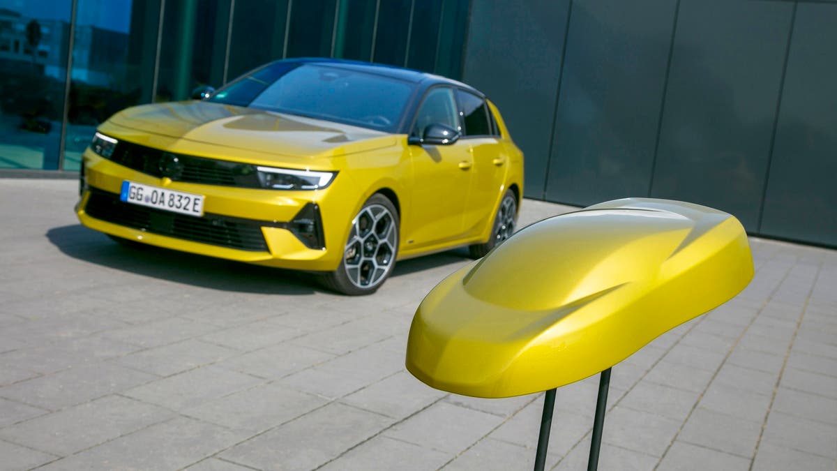 Opel Astra Hybrid Kult Yellow