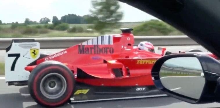 Ferrari GT2 in autostrada