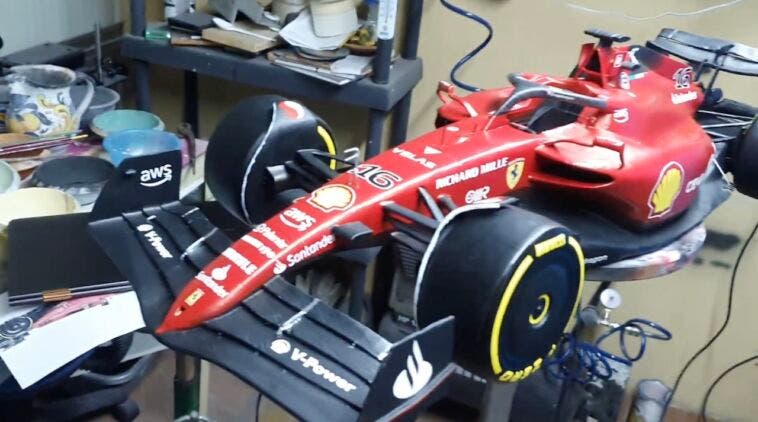 Ferrari F1-75 riprodotta in un modellino: lo straordinario lavoro  artigianale di un fan 