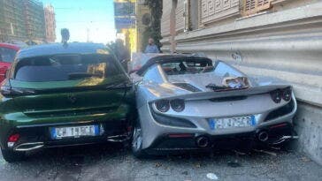 Ferrari F8 Spider distrutta