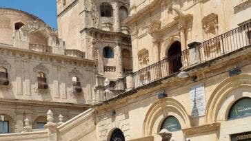 Madonna a Noto su Fiat 1100