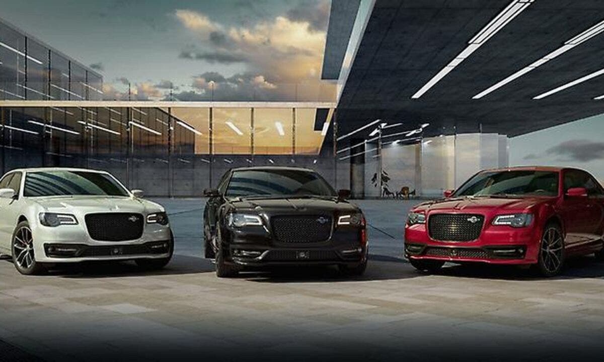 Chrysler-300C-2023-9-1200x720.jpg