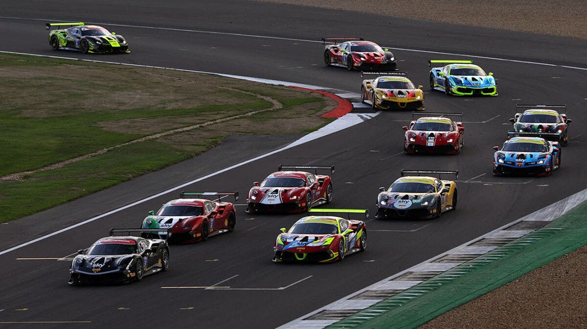 Ferrari Challenge Trofeo Pirelli UK Lucky Khera si porta a casa l