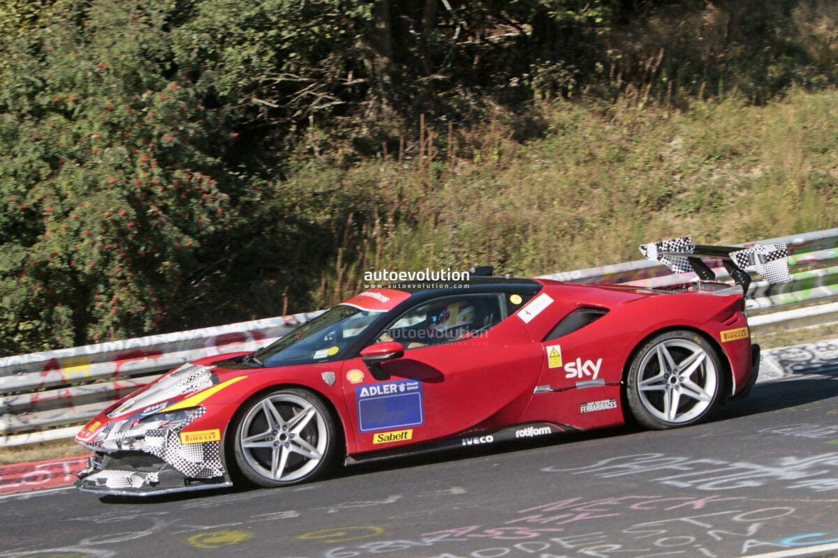 Ferrari SF90 VS foto spia