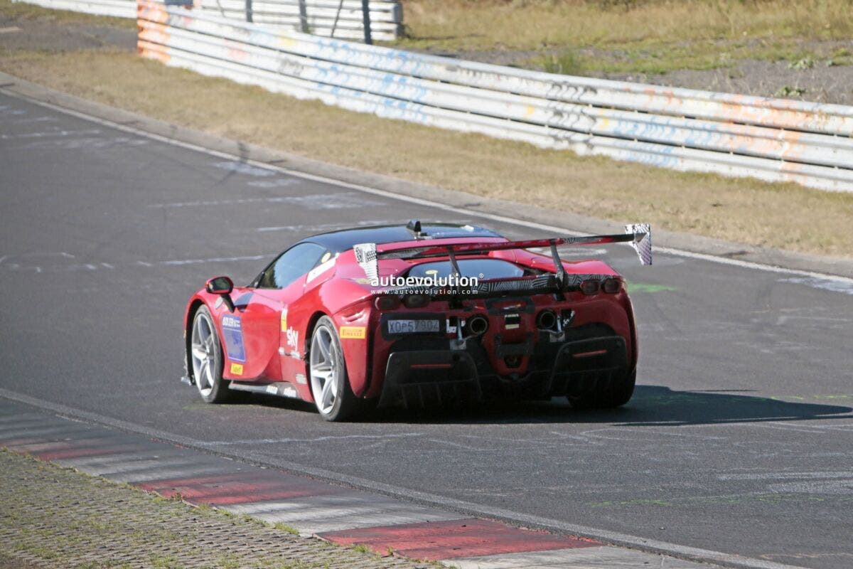 Ferrari SF90 VS foto spia