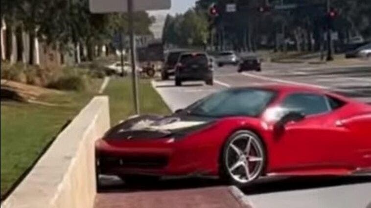 Ferrari 458 Italia crash