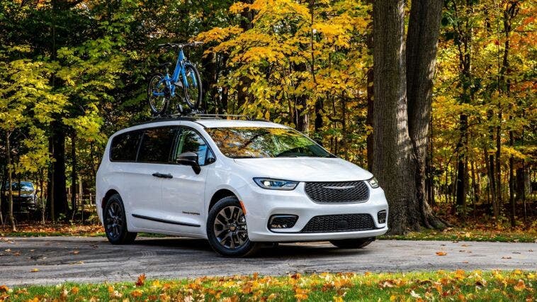 Chrysler Pacifica Road Tripper