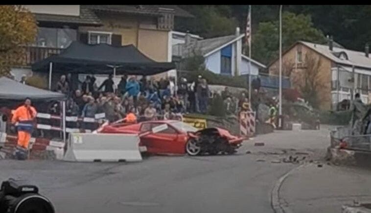 Ferrari Testarossa crash