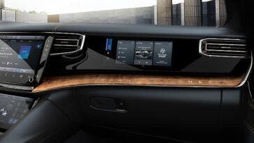 Jeep Grand Wagoneer display passeggero anteriore