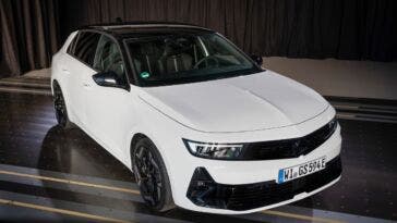 Opel Astra GSe dettagli