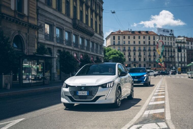 Peugeot e-208