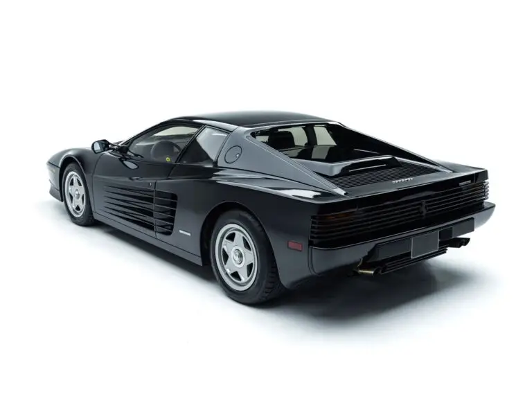 Ferrari Testarossa nera