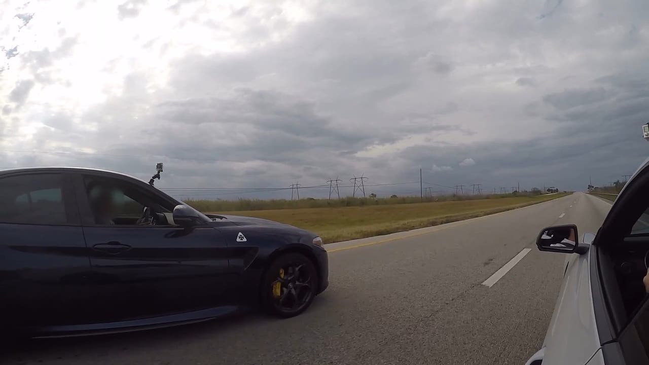 Alfa Romeo Giulia Quadrifoglio vs Ford Mustang Shelby GT350 drag race