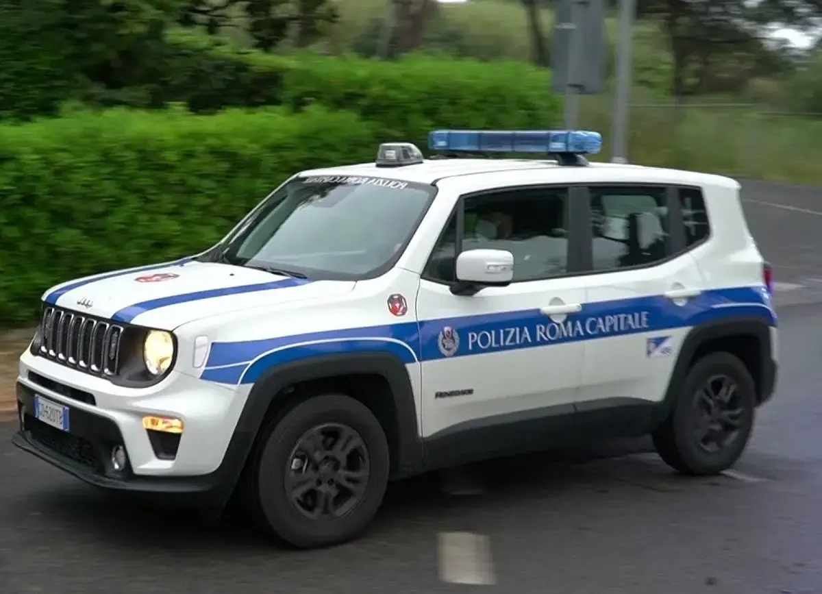 Jeep Renegade 4xe 40 esemplari consegnati alla Polizia Locale di Roma