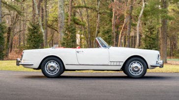 Alfa Romeo 2000 Spider Touring