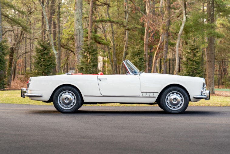 Alfa Romeo 2000 Spider Touring