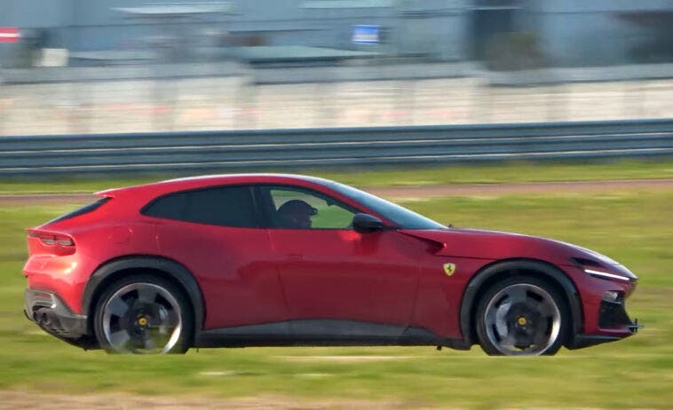 Ferrari Purosangue pista di Fiorano