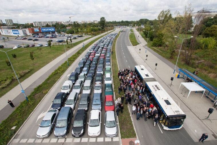 Auto trasporto pubblico Italia