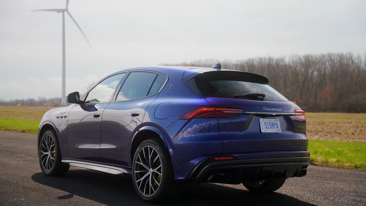 Maserati Grecale Trofeo vs BMW X4 M Competition drag race