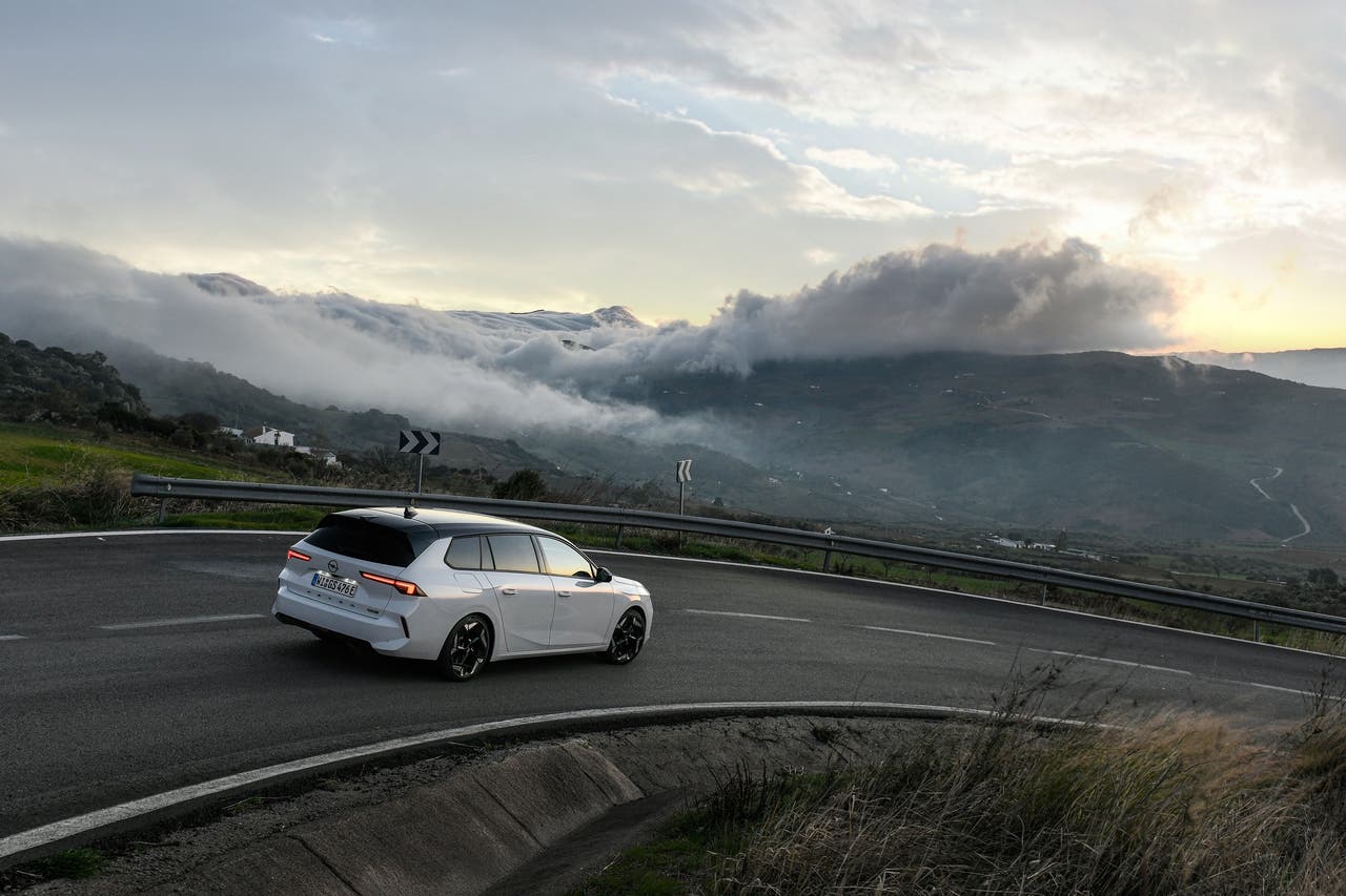 Opel Astra Sports Tourer GSe Europa