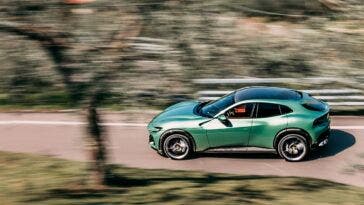 Ferrari Purosangue verde