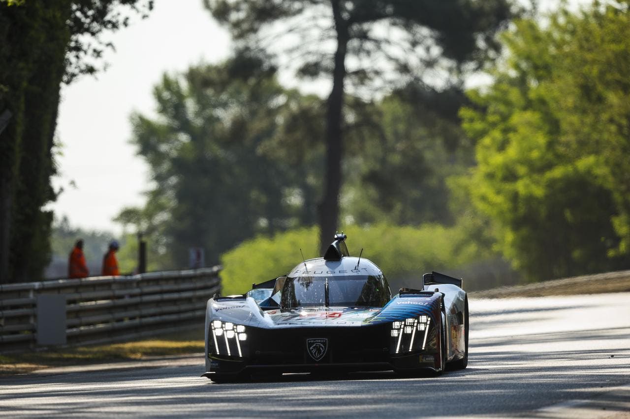 Peugeot 9X8 primi giri 24 Ore di Le Mans 2023