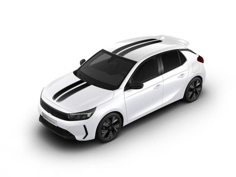 Opel offre diversi accessori originali e ufficiali per personalizzare la  propria auto 