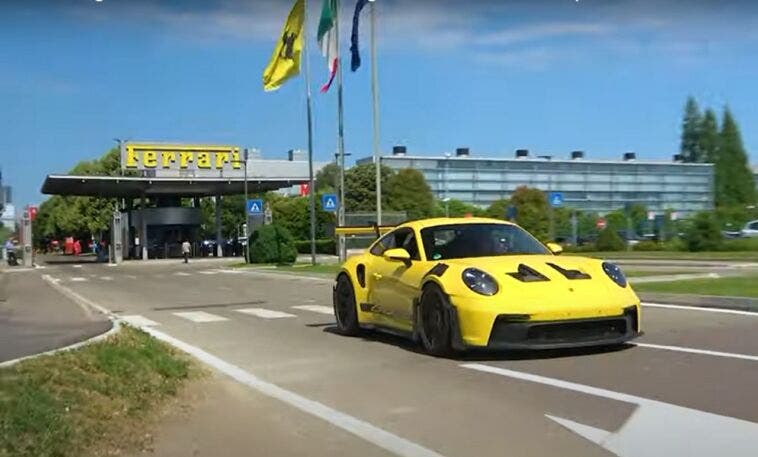 Porsche 911 GT2 RS in Ferrari