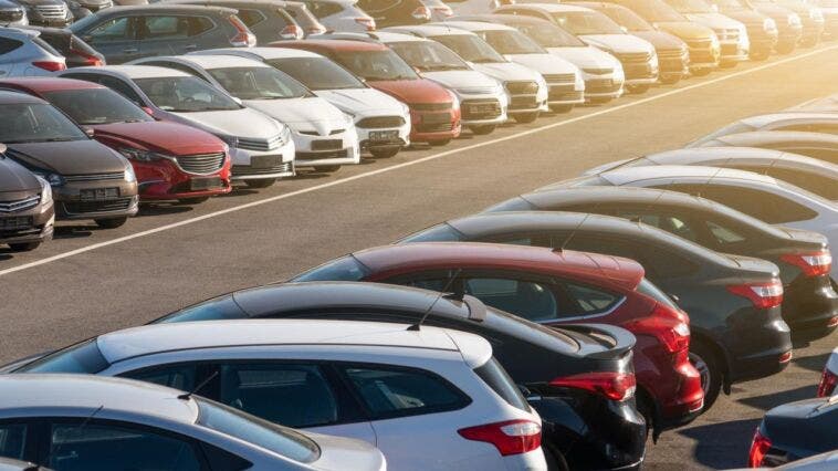 Mercato auto usate giugno 2023 Italia