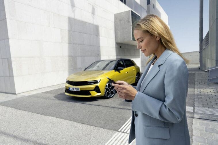 Opel Connect One, Plus e Premium