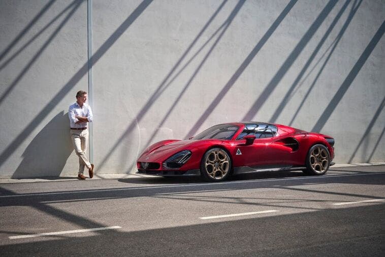 alfa romeo 33 stradale 2023 esterni rossi strada