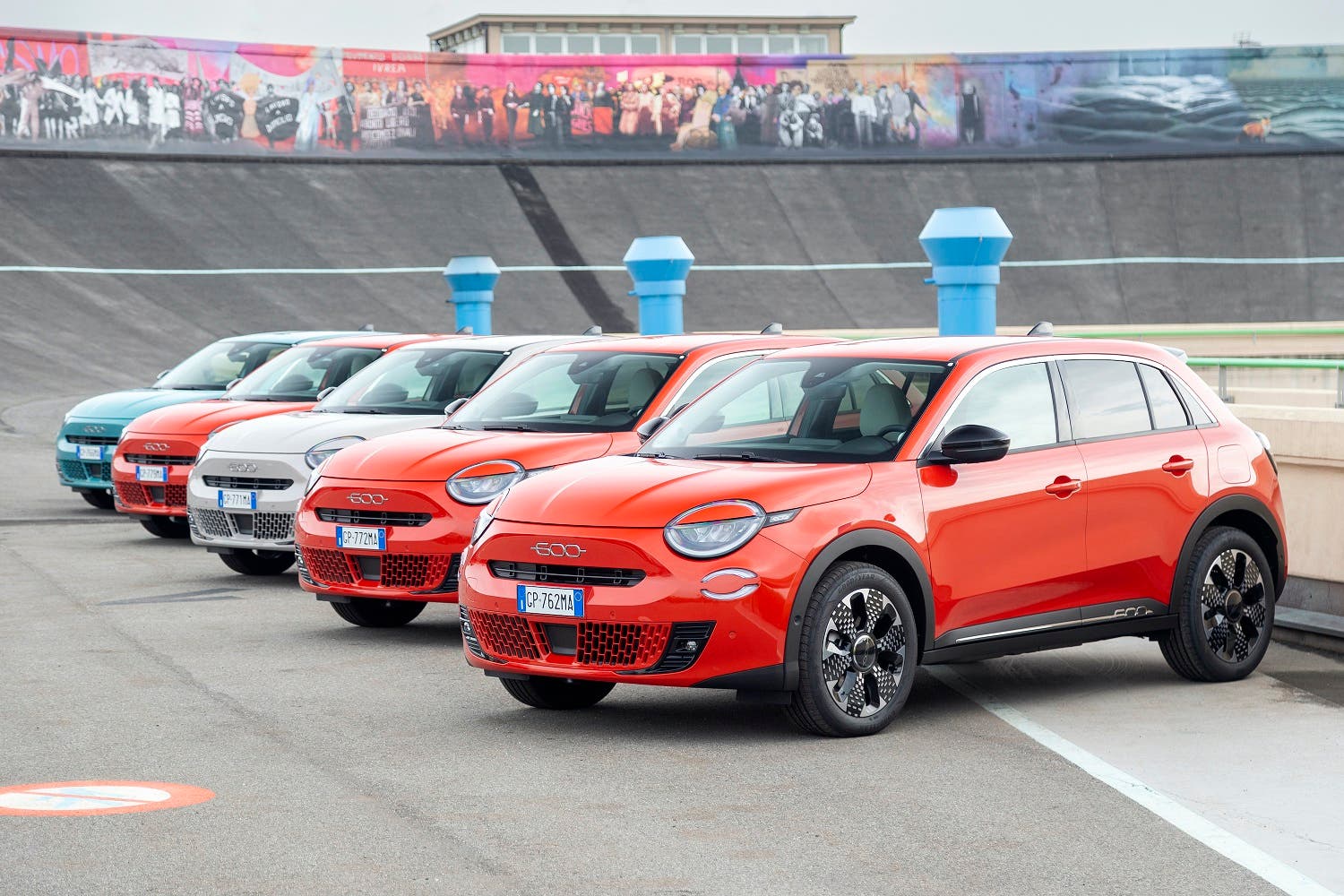 La nuova Fiat 600 fa il suo debutto a Lerici → Elettronauti