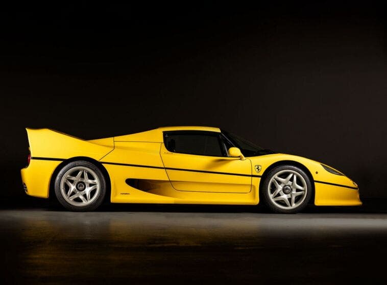 Ferrari F50 gialla