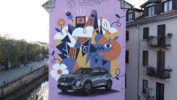 Peugeot e-2008 2024 street art Milano