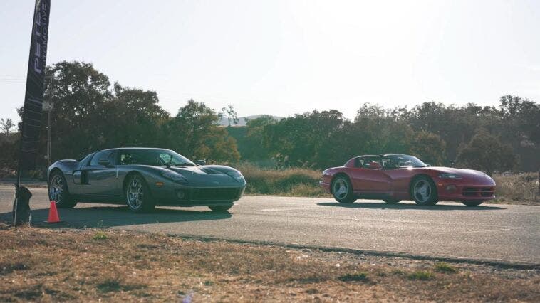 Dodge Viper vs Ford GT