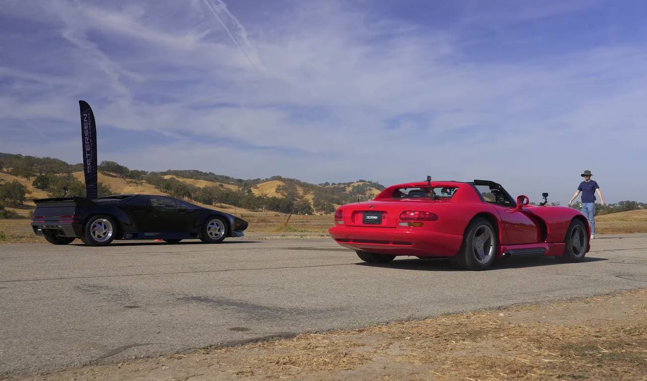 Viper vs Vector drag race