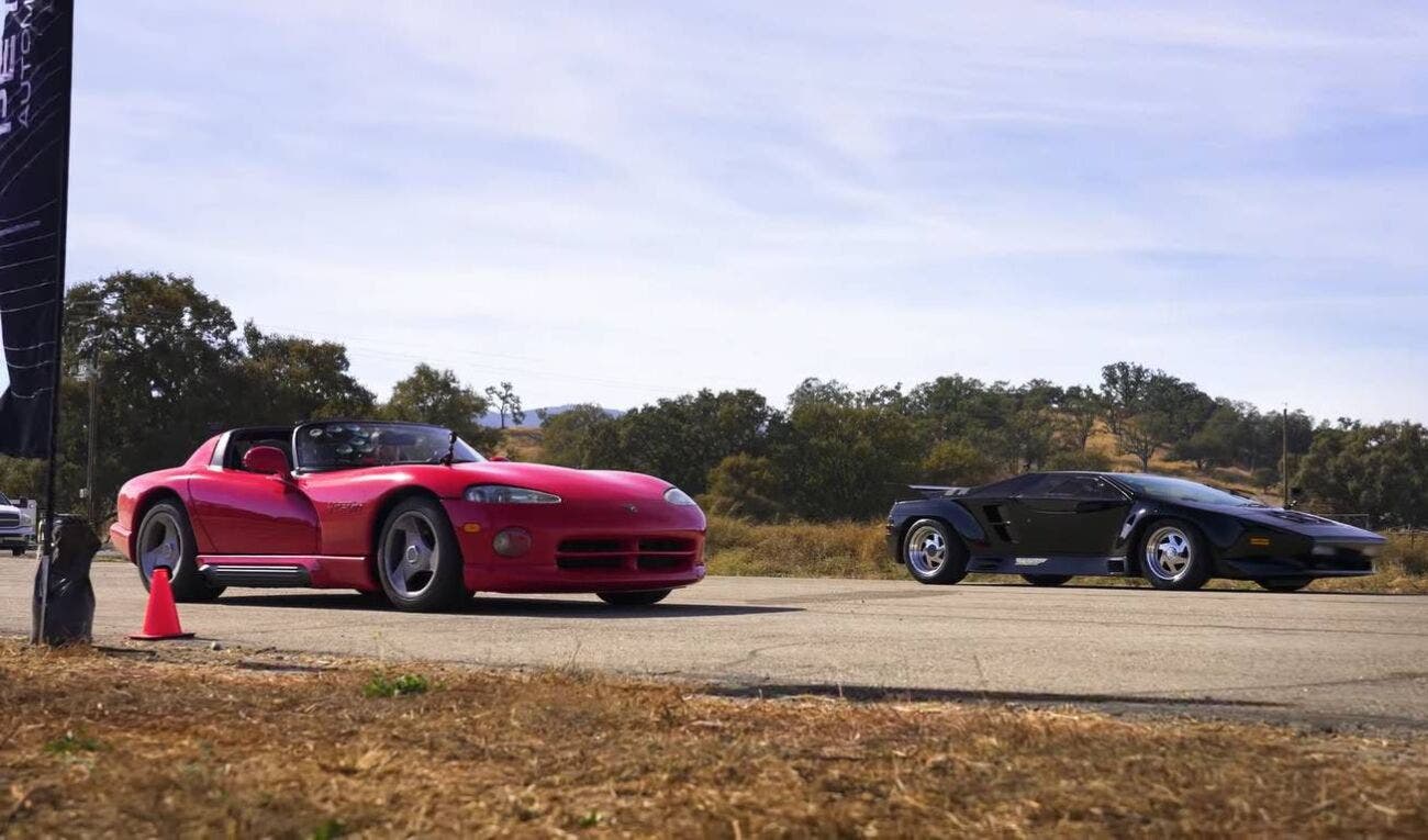 Viper vs Vector drag race