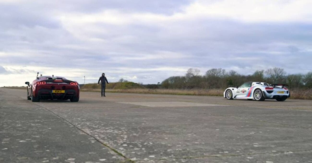 Ferrari SF90 Stradale vs Porsche 918 Drag Race