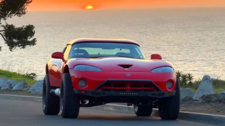 se una Dodge Viper diventa un fuoristrada