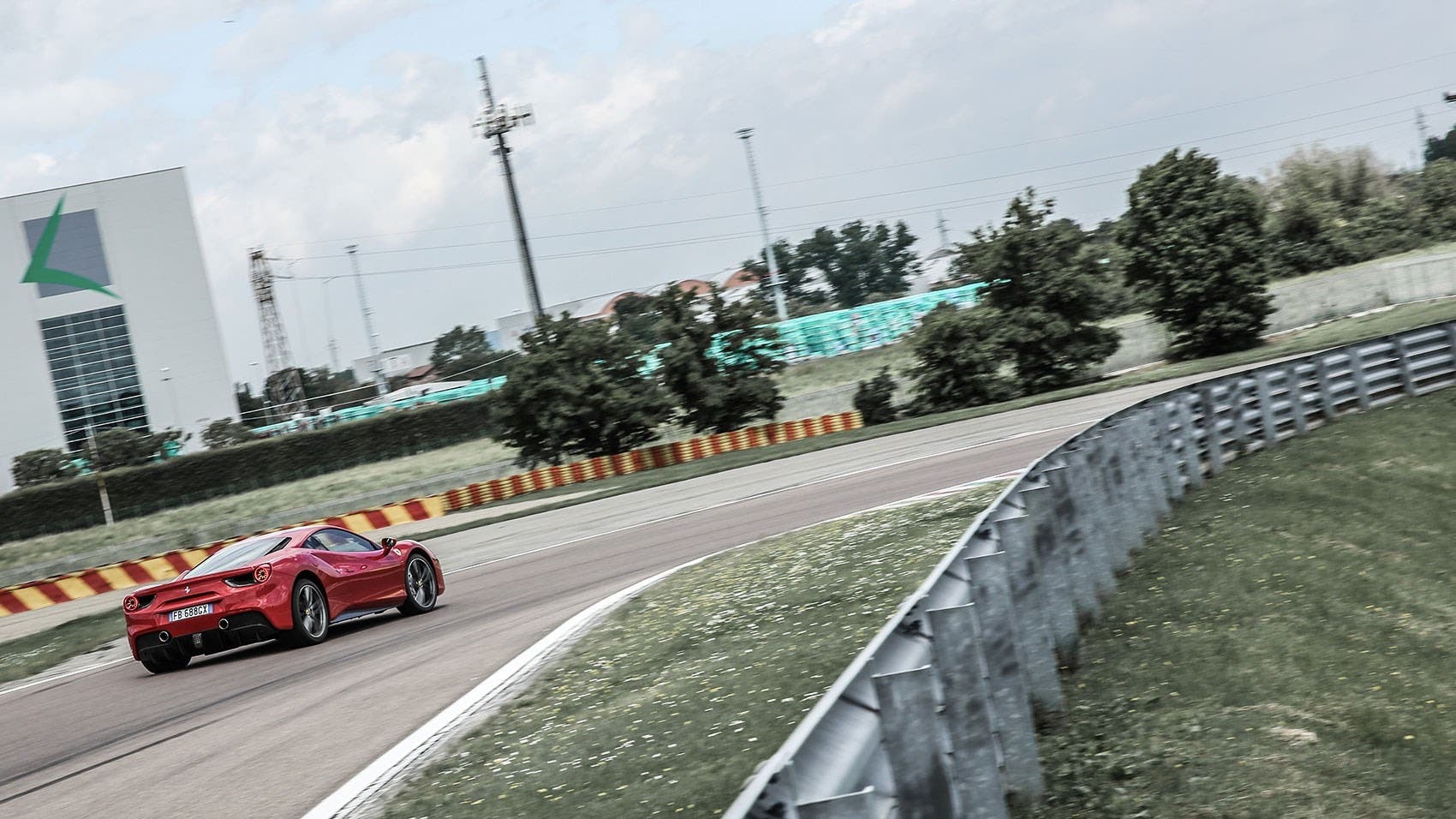 Ferrari: a Fiorano una nuova pista di prova per le auto stradali ...