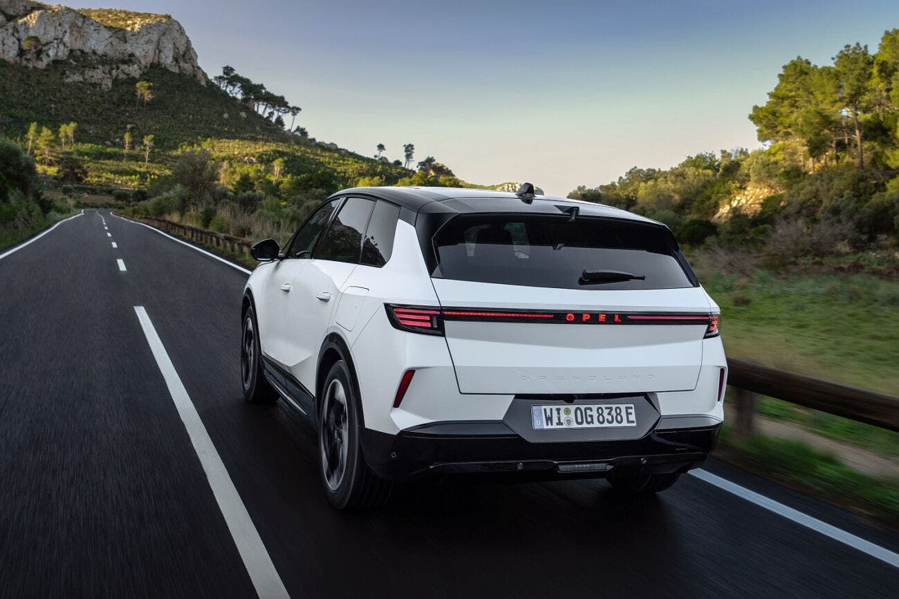 Nuova Opel Grandland Plug-in Hybrid