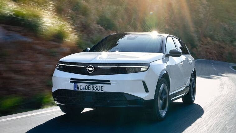 Nuova Opel Grandland Plug-in Hybrid