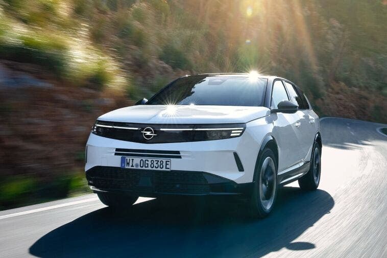 Nuova Opel Grandland Plug-in Hybrid