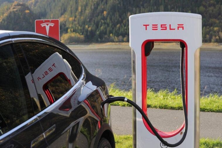 Stellantis e Tesla