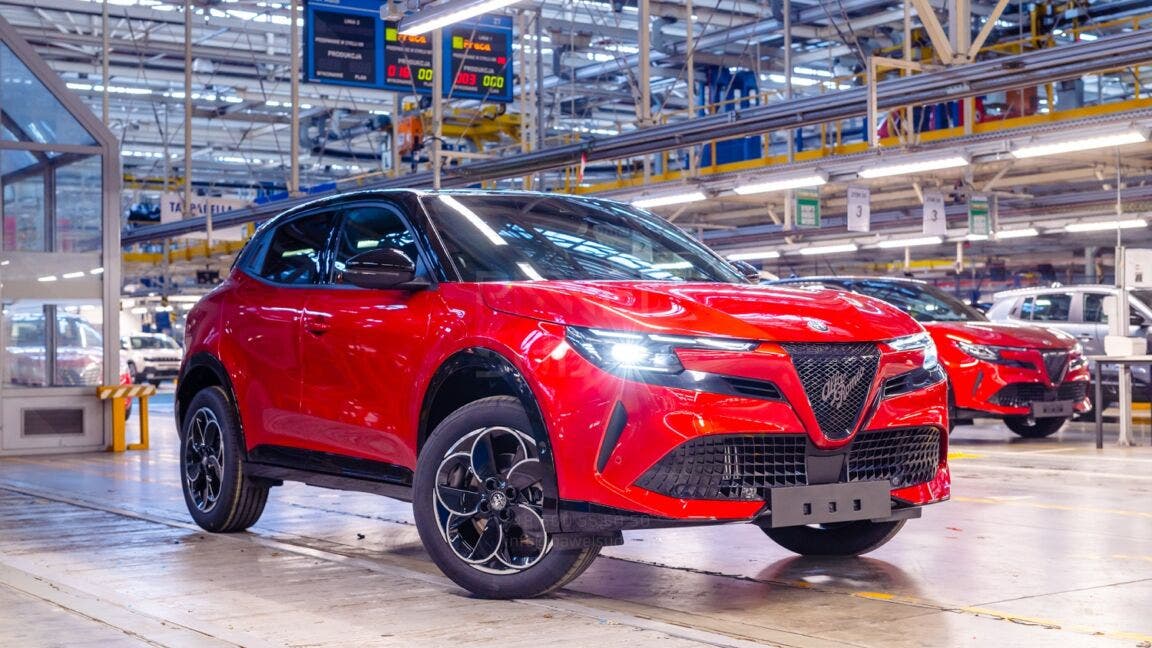 Nuova Alfa Romeo Stelvio come Fiat Grande Panda: debutto in estate e ...
