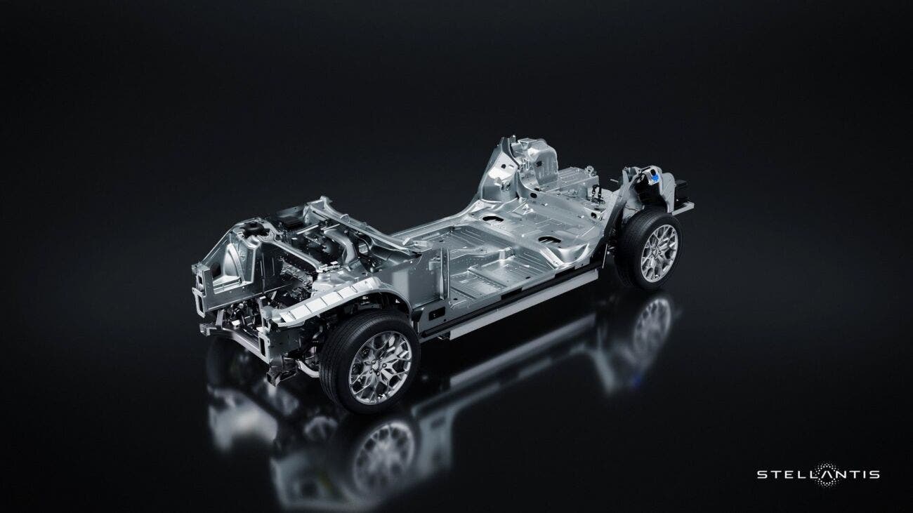 STLA LARGE piattaforma alfa romeo e maserati