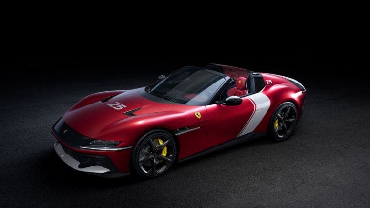 Ferrari 12Cilindri Spider colore Rosso Racing 2025